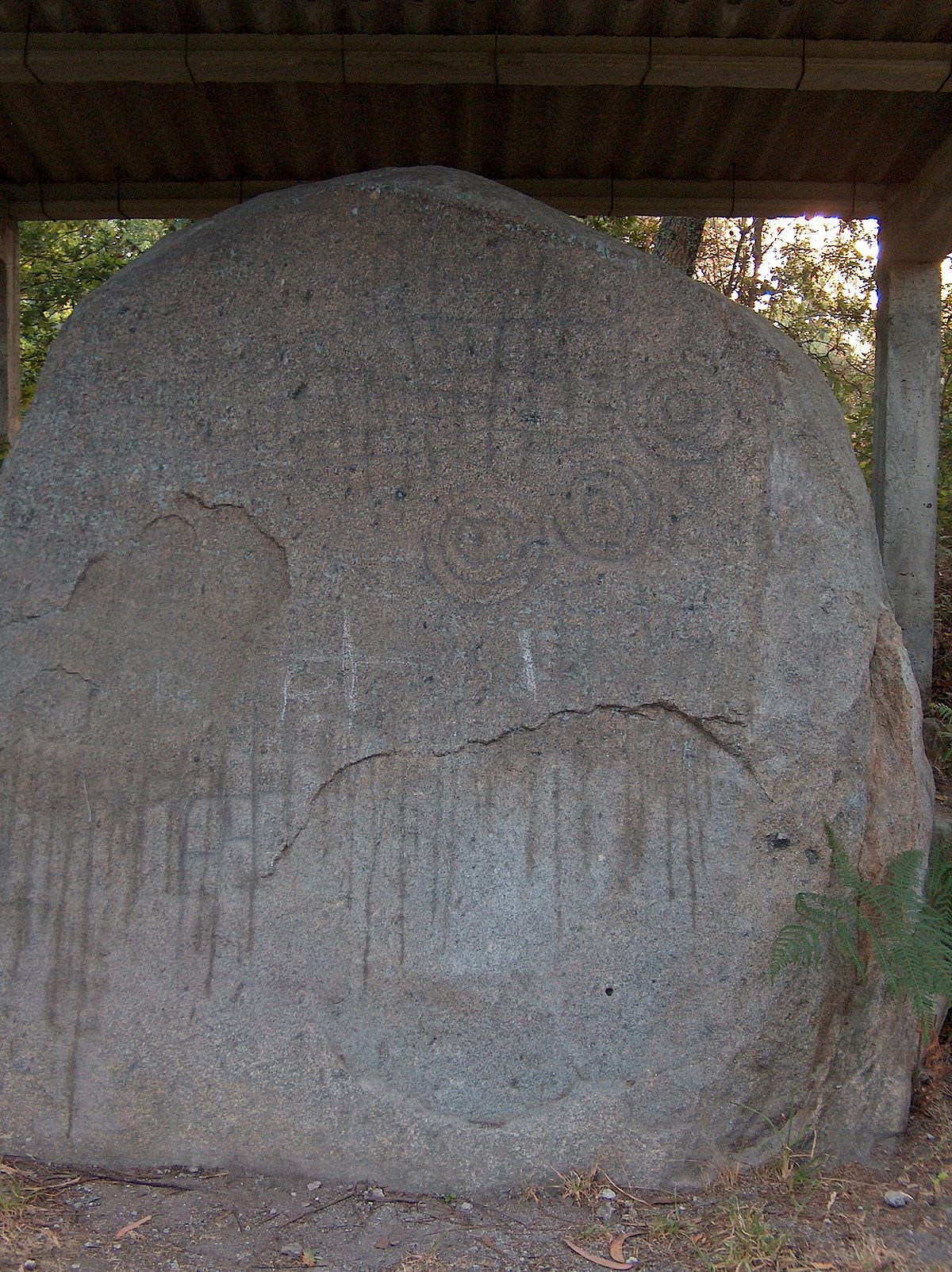 Pedra escrita de Serrazes