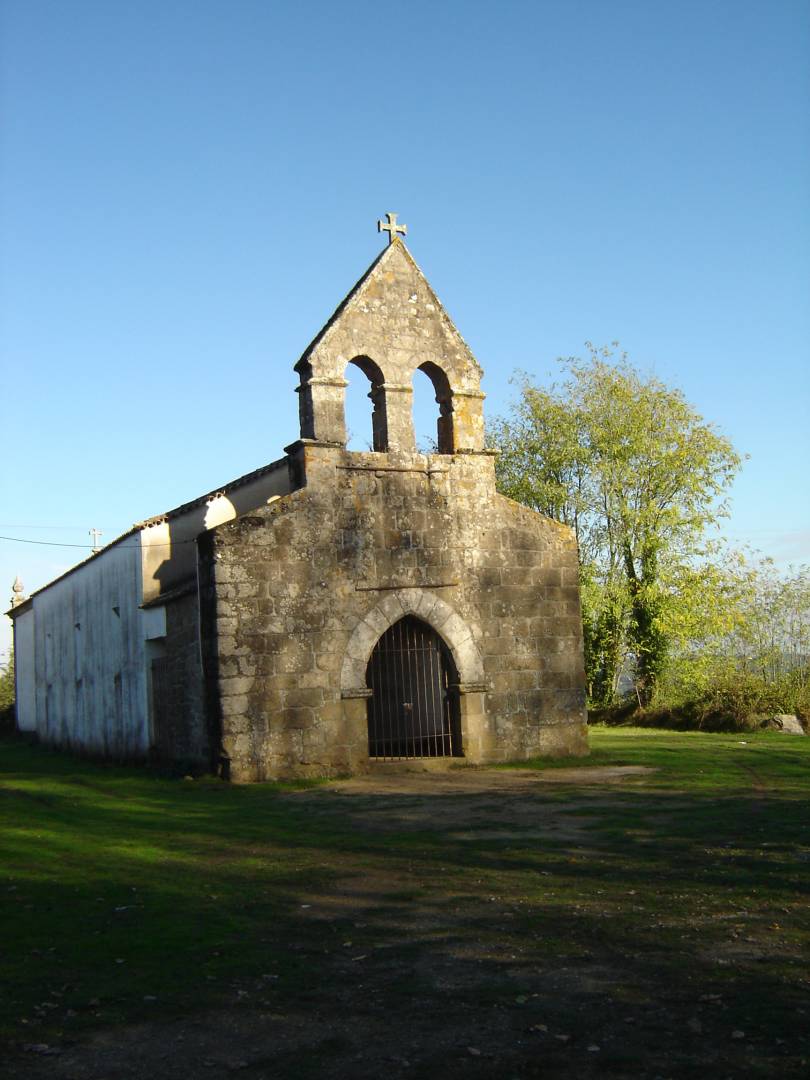 Fachada da Igreja Velha de Santa Maria de Canas de Sabugosa