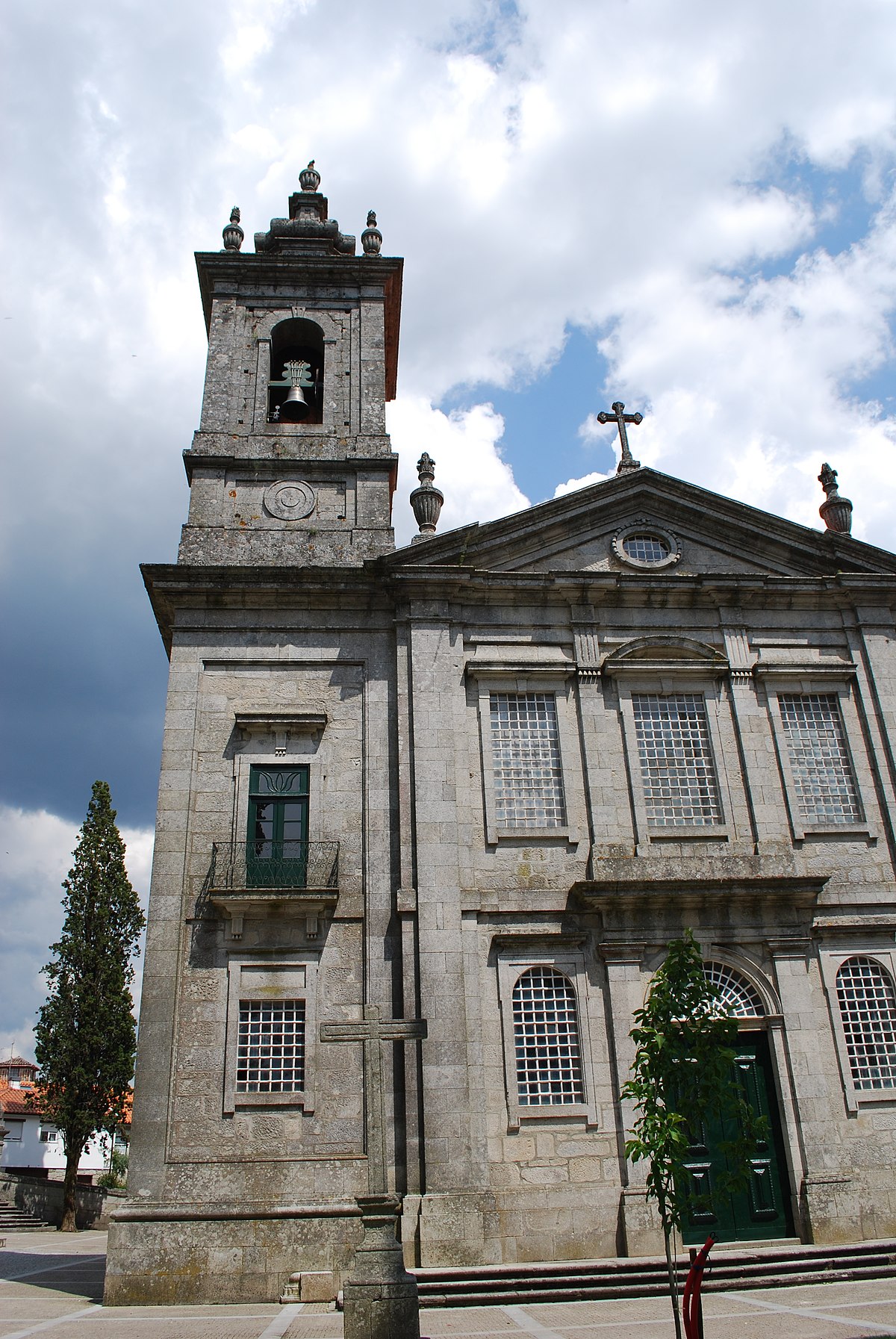 1200px-Igreja_Matriz_de_Castro_Daire_1